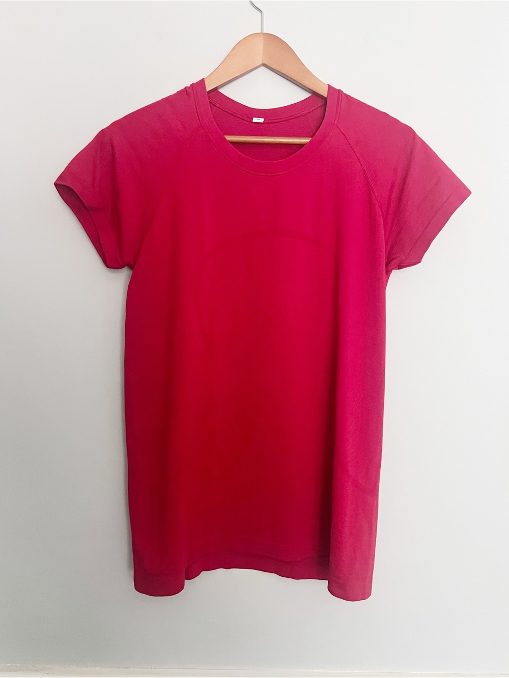 Lululemon Swiftly Tech Short Sleeve Shirt
Dark Red Size 12